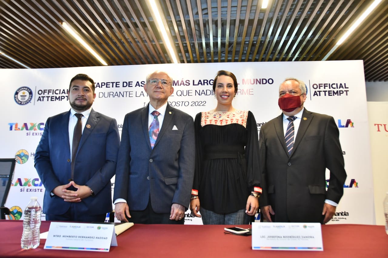 Se prepara Huamantla para romper el Récord Guinness con el tapete de aserrín más largo del mundo